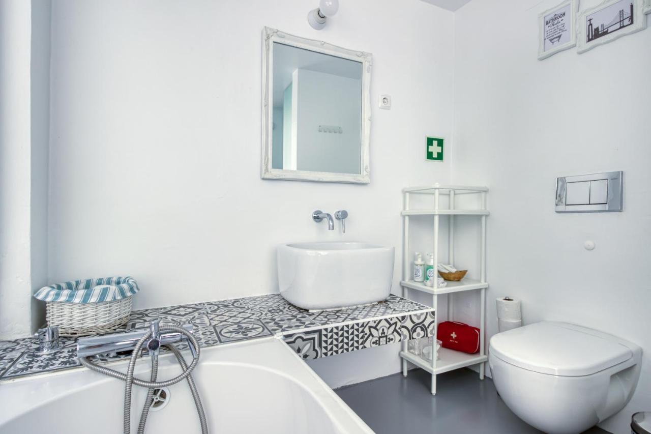 Apartamento 1 Quarto, Com Patio, Em Frente Praia Paco de Arcos Exterior photo